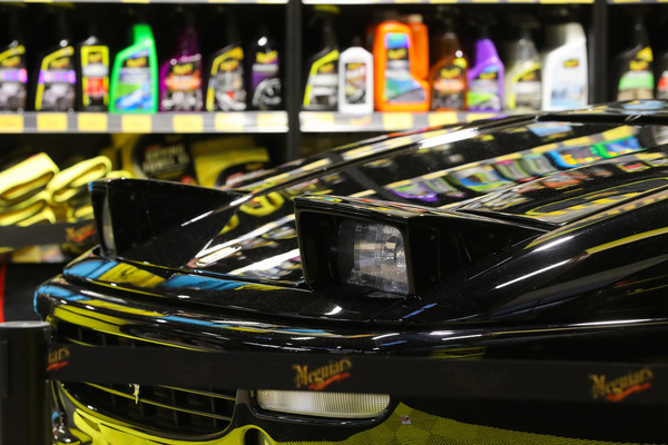 Ein Ferrari F355 als Zeugnis für die Wirkung von Meguiars – Rétromobile Paris 2025