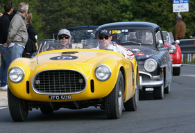 Ein Ferrari an der Mille Miglia 2011