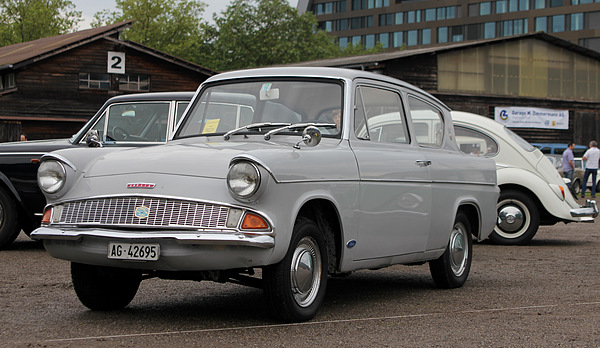 Bild: Ein Ford Anglia erinnert an vergangene Zeiten