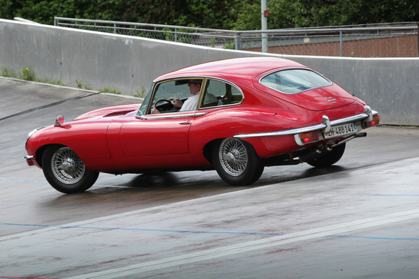 Ein Jaguar E-Type Serie 2 im Anmarsch - Dolder Classics Mai 2017
