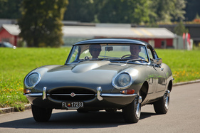 Ein Jaguar E-Type mit Hardtop sieht man nicht alle (heissen) Tage - British Car Meeting 2015 in Mollis