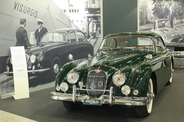 Ein Jaguar XK 150 FHC von 1959 auf dem Stand der Emil Frey AG Classics - Swiss Classic World 2015