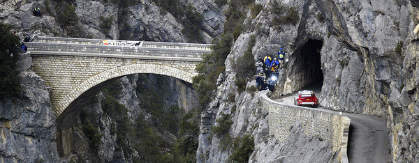 Bild Ein Kapitel auf der DVD widmet sich ausschliesslich Brücken – Standbild aus dem Film "Die Evolution des Driftwinkels Vol. 2" von Helmut Deimel