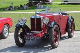 Ein MG M-Type Midget von 1930, wie das Schild eindeutig sagt - British Car Meeting in Mollis am 28. August 2016