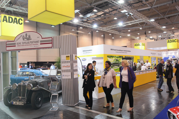 Ein MG wirbt für die ADAC Eifelrundfahrt - Techno Classica 2015