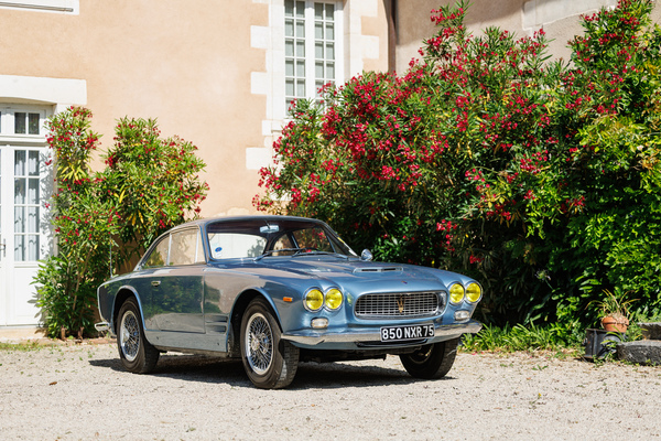 Bild: Ein Maserati 3500 Sebring von 1963 - Artcurial-Versteigerung der Autos des Automobilmuseums Château de Vernon 2025