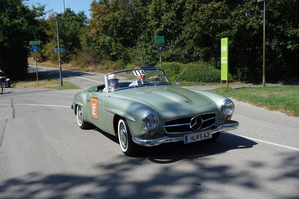Ein Mercedes-Benz 190 SL aus dem Jahr 1955 - Vienna Classic Days 2024