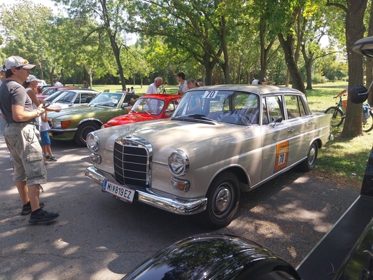 Ein Mercedes-Benz 200 aus dem Jahr 1967 - Vienna Classic Days 2024
