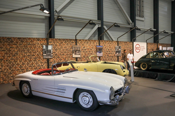 Ein Mercedes-Benz 300 SL Roadster auf dem Stand von Swiss Classic Car - Swiss Classic World Luzern 2024