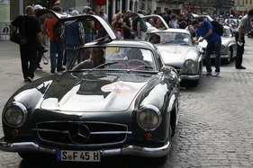 Ein Mercedes-Benz an der Mille Miglia 2011