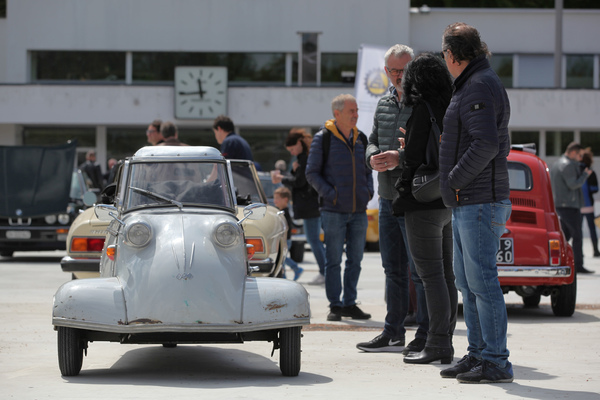 Ein Messerschmitt Kabinenroller gibt immer zu diskutieren - bei diesem Exemplar wurde die Patina aufwändig erhalten - Dolder Classics Mai 2019