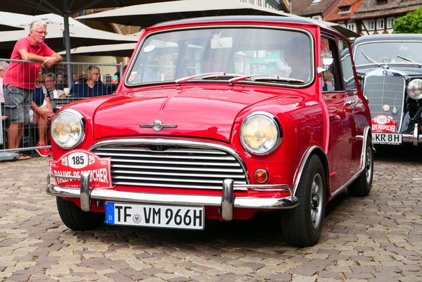 Ein Mini, der wirklich mini war, aber innen und im Herzen ein ganz Großer. „Vier Räder“, sagte Rallye-Monte-Carlo-1967-Gewinner Rauno Aaltonen über sein Sieger-Auto, „an jeder Ecke eines“. Hier haben wir einen Cooper von 1965 – Einbecker Oldtimertage 2025