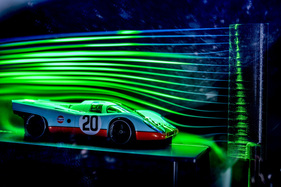 Ein Modell-Windkanal führt den Besuchern die Aerodynamik eines Porsche 917 vor