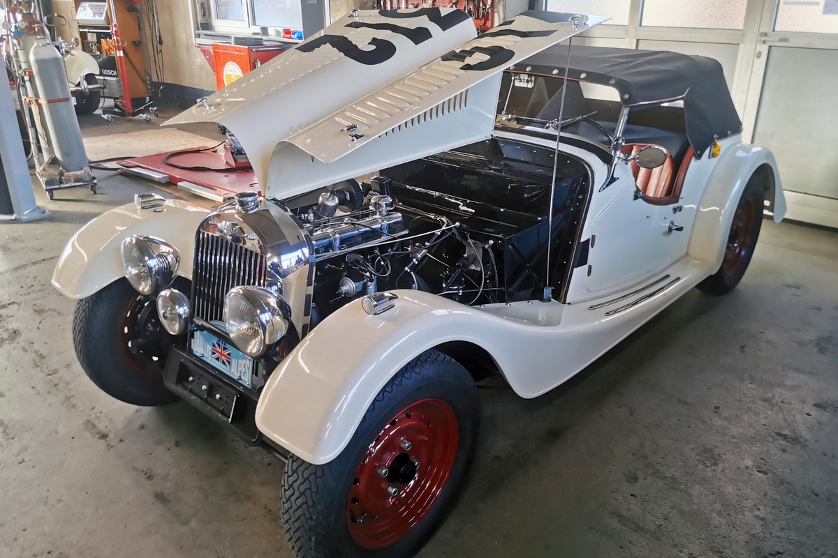 A Morgan Plus 4 in the workshop of British Inter Cars in Täuffelen