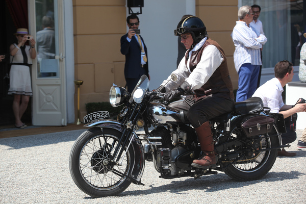 Ein Motorrad-Corso eröffnete die Fahrzeugvorführung am Samstag - Concorso d'Eleganza Villa d'Este 2017
