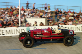 Ein Nash 480 Aeropower auf dem engen Ovalkurs Ein Nash 480 Aeropower auf dem engen Ovalkurs