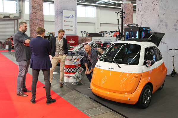 Ein Neuwagen unter Klassikern - isetta-inspirierter Microlino aus der Schweiz - IAA Heritage by Motorworld 2019