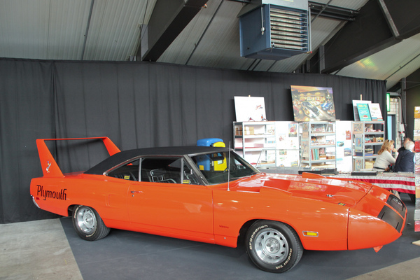 Ein Plymouth Superbird von 1970 - auffälig vor allem wegen seiner Überlängen und dem Heckflügel - Swiss Classic World 2015