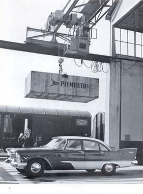 Ein Plymouth in Schinznach und die Kiste mit Material, auf deren Basis er entstand