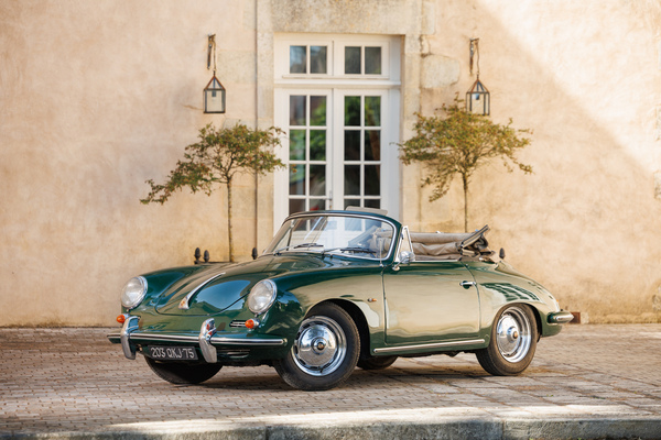 Bild: Ein Porsche 356 BT6 Cabriolet von 1963 - Artcurial-Versteigerung der Autos des Automobilmuseums Château de Vernon 2025