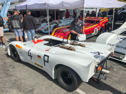 Ein Porsche 908 wird befüllt - Porsche Rennsport Reunion 2018