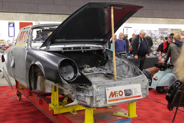 Ein Porsche 911 G-Modell wird neu aufgebaut - Oldtimermesse St. Gallen 2018