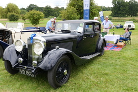Ein Preis für besondere Eleganz ging auch an diesen Bentley 3 1/2 Litre von 1934 mit Park-Ward-Karosserie: ein Sports Saloon mit Schiebedach