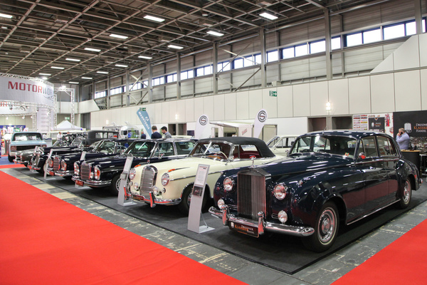 Ein Rolls-Royce und viele Mercedes-Benz Klassiker werden hier angeboten - Motorworld Classics Berlin 2019