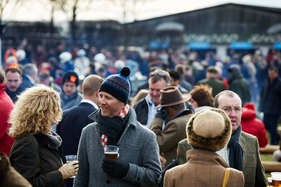 Ein Schwätzchen unter Kollegen - Goodwood Members Meeting 2016