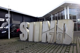 Ein Silbenwort zur Begrüssung bei Sidney Industries – im Museum in Dortmund