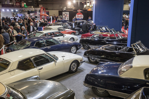 Ein Teil der reichhaltigen Citroën-Auswahl - Artcurial Rétromobile Versteigerung 2018