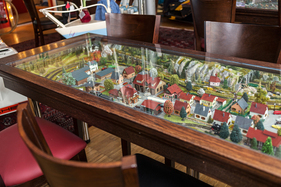 Bild Ein Tisch im Restaurant - Boxenstop Museum Tübingen