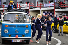 Ein VW Bus T2 animiert zum Tanzen - Spa Classic 2016