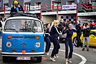 Ein VW Bus T2 animiert zum Tanzen - Spa Classic 2016