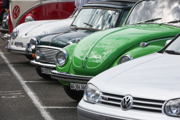 Ein VW Käfer sticht immer heraus, aber wenn er froschgrün ist noch mehr - AMAG Classic Day 2022