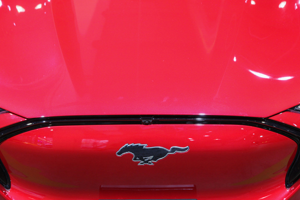 Ein bisschen Tradition auf dem Elektro-Ford Mustang - Auto Zürich 2021