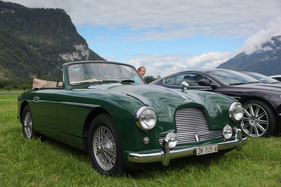 Ein früher Aston Martin DB 2 Drophead Coupé - 35. British Car Meeting auf dem Flugplatz Mollis