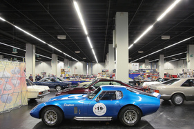 Ein kleiner "Privatmarkt" war auf der unteren Etage der Halle 5 angesiedelt - Retro Classics Cologne Köln 2017
