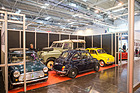 Ein kleiner Stand verlangt nach kurzen Autos – Techno Classica 2024