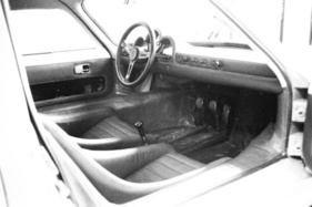 Ein markantes Detail im Innenraum des Prototyps ist die Dreipass-artige From des Instrumententrägers. Der Rest wirkt schon recht seriennah.