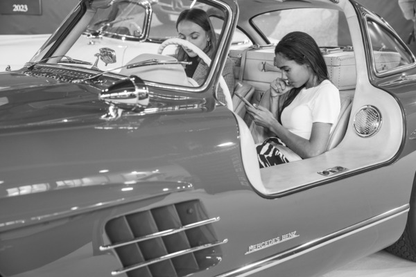 Ein "moderner" 300 SL bietet Internetzugang und …