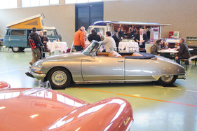 Ein nach Chapron-Vorschriften zum Klassiker umgebauter Citroën DS bei der Garage Ochsner - Oldtimer- und Teilemarkt Winterthur 12./13. November 2016 Ein nach Chapron-Vorschriften zum Klassiker umgebauter Citroën DS bei der Garage Ochsner - Oldtimer- und Teilemarkt Winterthur 12./13. November 2016