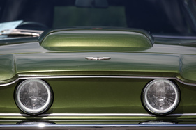 Ein potenter Aston Martin V8 - 35. British Car Meeting auf dem Flugplatz Mollis