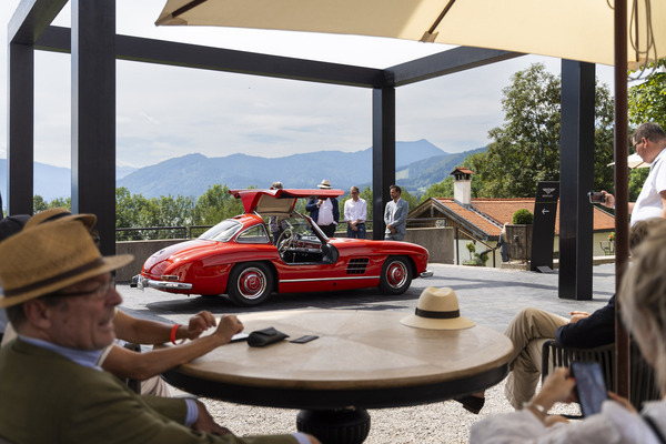 Image: A red Mercedes-Benz 300 SL Gullwing at the Concours of Elegance Germany 2024