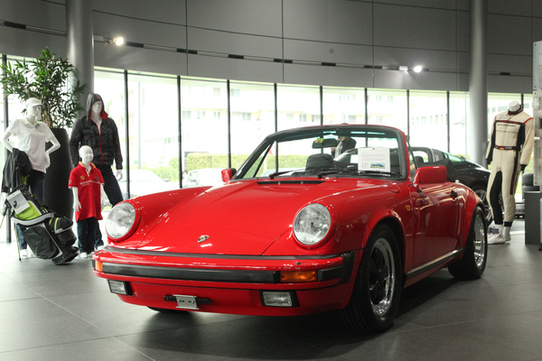 Ein schönes Porsche 911 Carrera Cabriolet aus den Achtzigerjahren - Porsche-Center Schlieren Service & Classic Day 2015