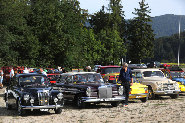Ein schüchterner Fiat 126 zwischen grossen Limousinen - 6. Lägern Classic 2023