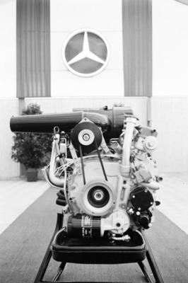Ein spät entwickelter Dreirotor-Wankel von Daimler-Benz erhielt auf Ausstellungen Beachtung – kam jedoch nie in einem Serien-Mercedes zum Einsatz