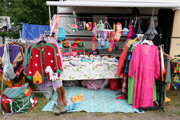 Ein wahrlich buntes Sortiment – Bockhorner Oldtimermarkt 2024