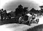 Ein zum Rennwagen abgemagerter Tourenwagen am Zugerbergrennen von 1925 - wer erkennt die Marke? (© Archiv Hans Egger, 1925) Ein zum Rennwagen abgemagerter Tourenwagen am Zugerbergrennen von 1925 - wer erkennt die Marke? (© Archiv Hans Egger, 1925)