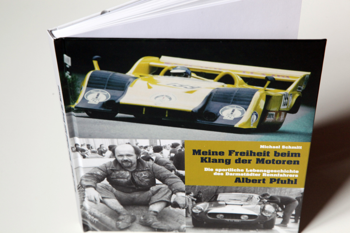 Einband - Buch "Meine Freiheit beim Klang der Motoren - Die sportliche Lebensgeschichte des Darmstädter Rennfahrers Albert Pfuhl"